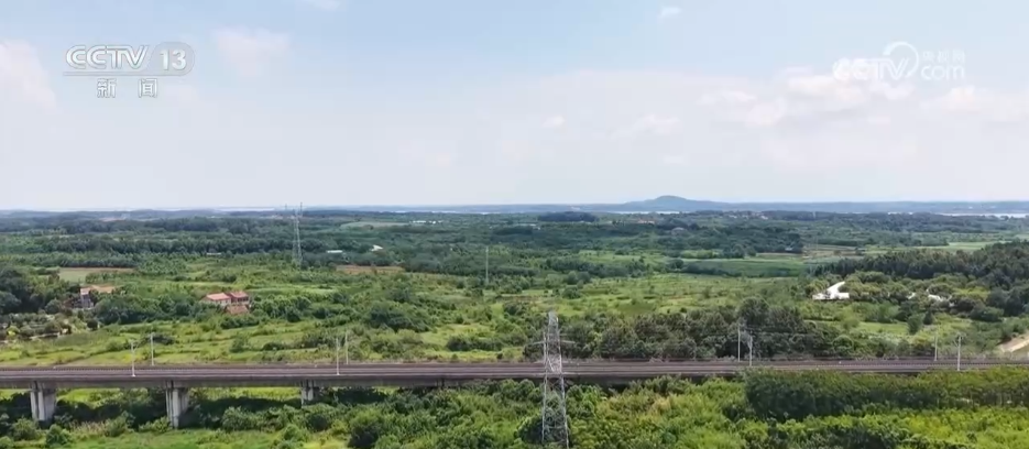 无惧“烤”验！致敬高温下的劳动者 烈日与汗水共同见证最美坚守